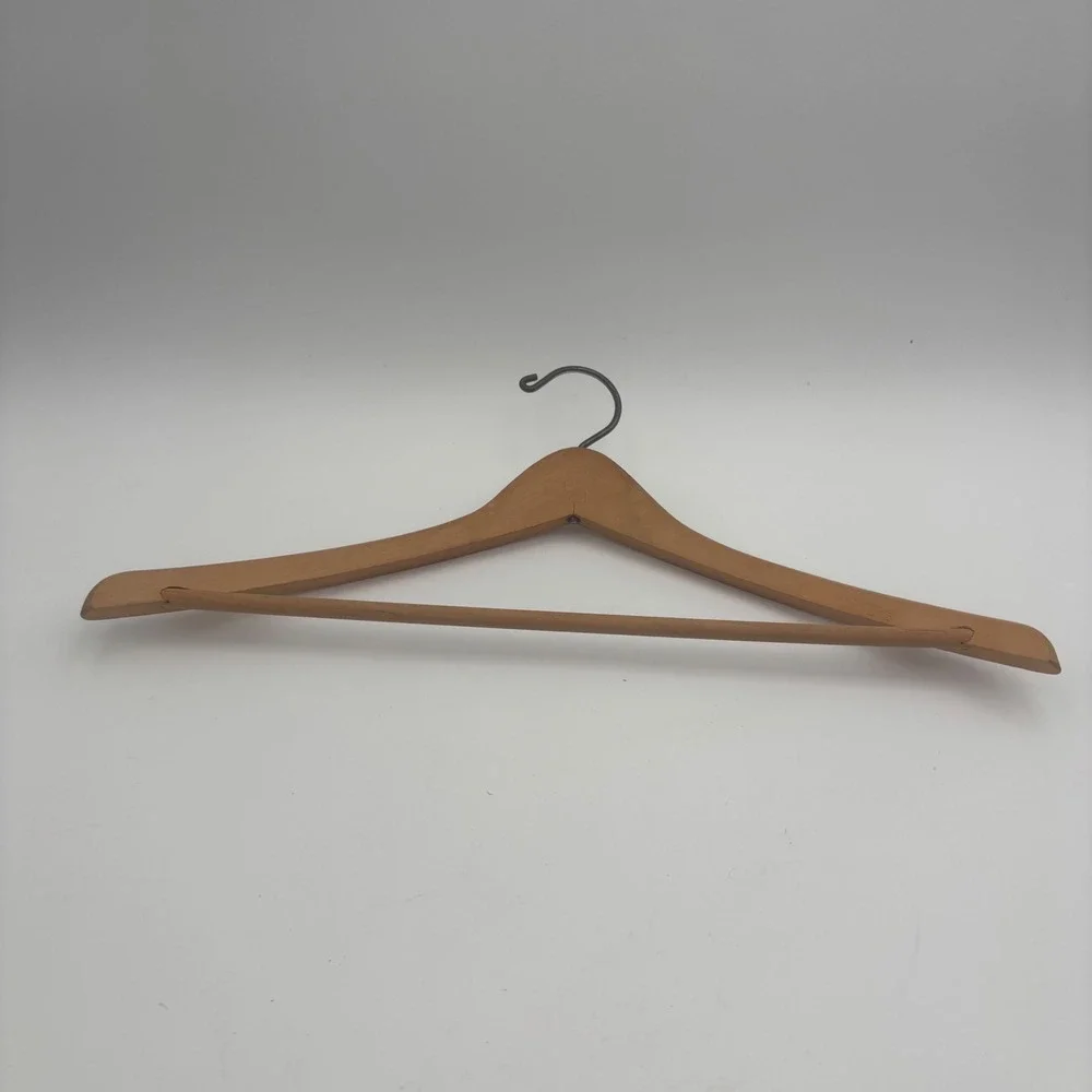 Wooden Hangers Set of 8 Brown Excellent Mixed Styles